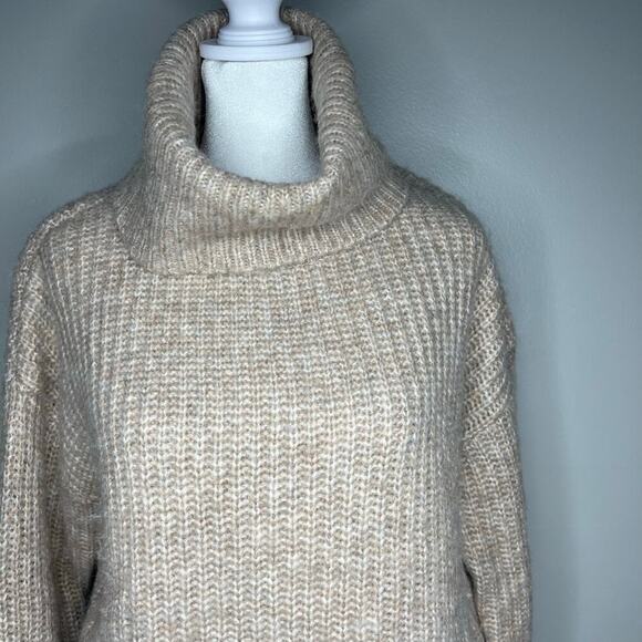 KUT from the Kloth Women’s Cream Tutleneck Sweater Size Medium Chunky Oversized - Picture 2 of 9